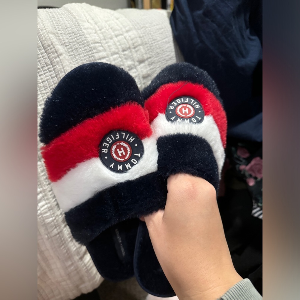 Tommy Hilfiger Bedroom slippers NWOT